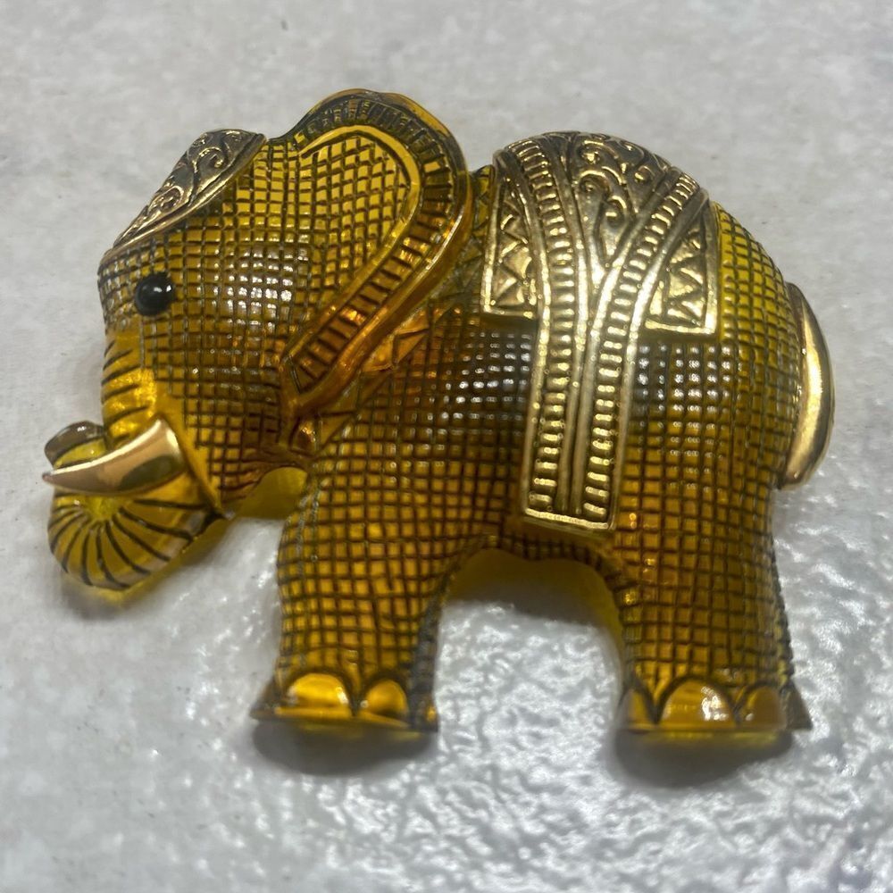 Vintage Amber Lucite Elephant Brooch/Pendant